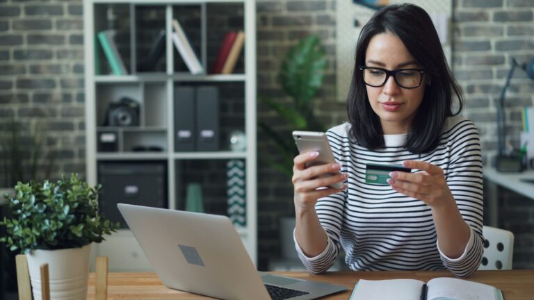 Credit card smartphone budgeting app