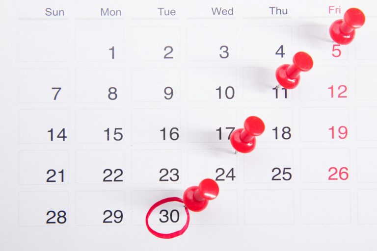 Calendar marked paydays savings plan