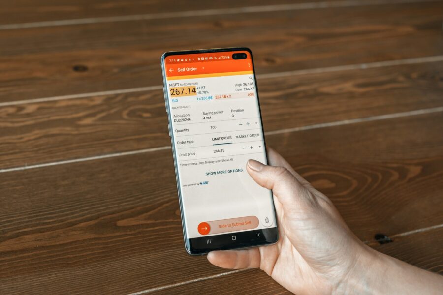 Smartphone wage access app paycheck notification