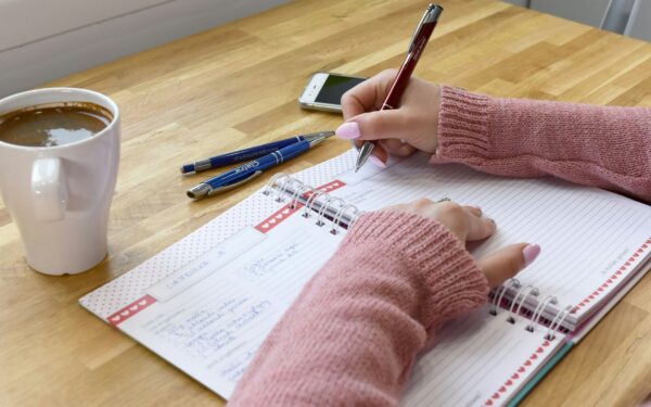 How to build a weekly budget that actually works in real life
