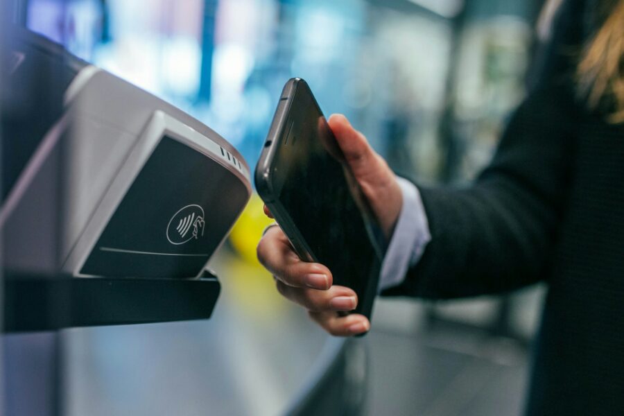 Smartphone contactless payment terminal