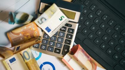 A simple guide to using sinking funds so big costs do not derail your budget