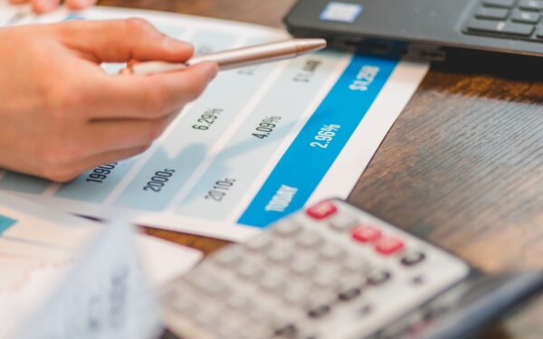 How fixed and variable interest rates work on everyday loans