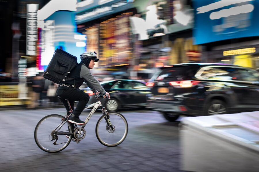 Courier bicycle city