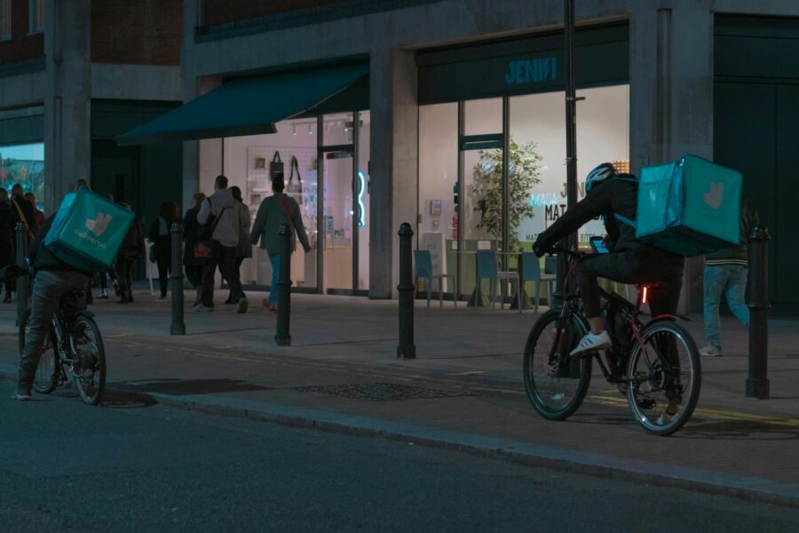 Courier bicycle city