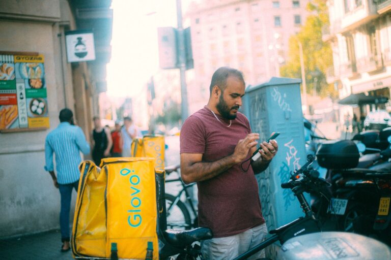 Courier smartphone payout