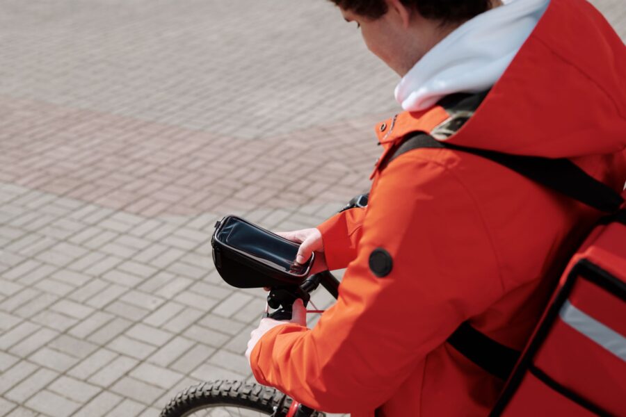 Courier smartphone payout