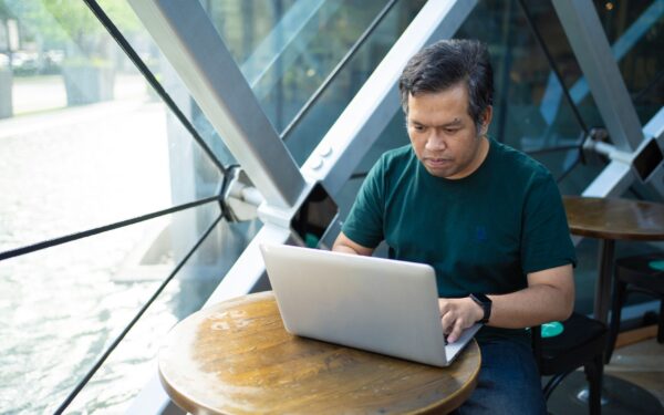 How the remote work tourist trend is changing local economies and business plans