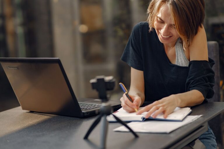 Virtual assistant working