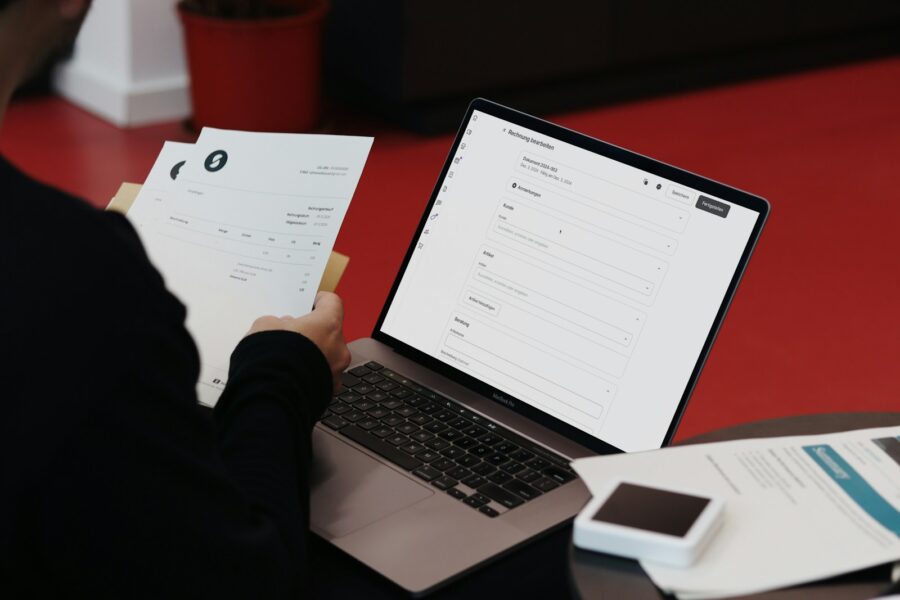 Person laptop etf