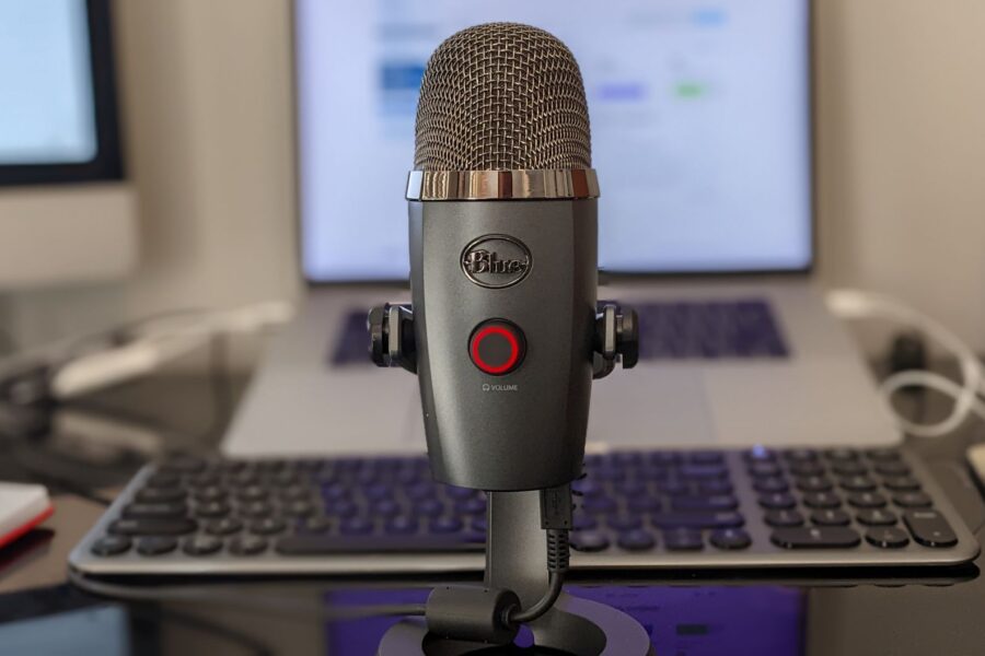 Podcaster home studio