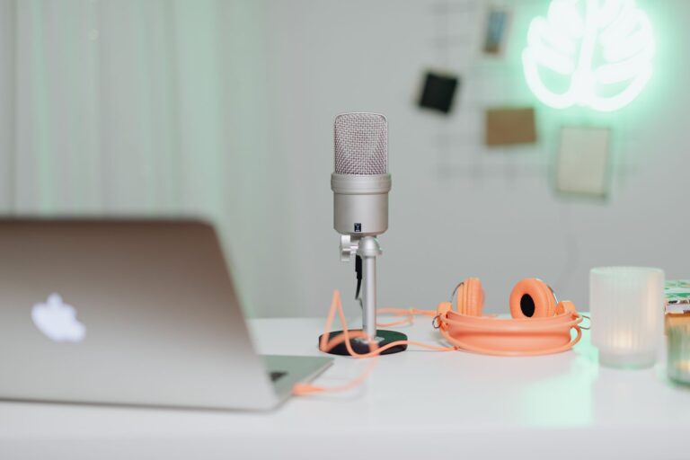Laptop headphones notepad