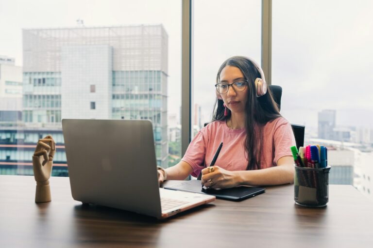 Freelancer laptop graphic