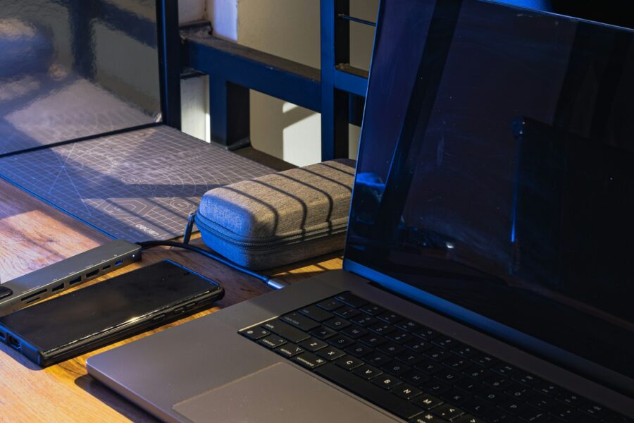 Freelancer laptop graphic
