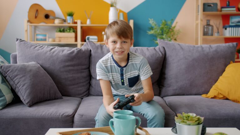 Babysitter playing board