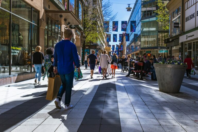 Shopping street people