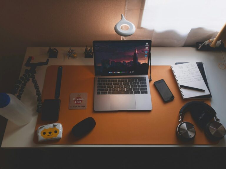 Laptop desk notion