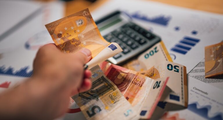Currency exchange board