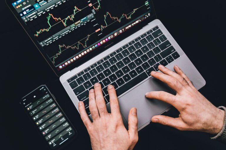 Person laptop etf