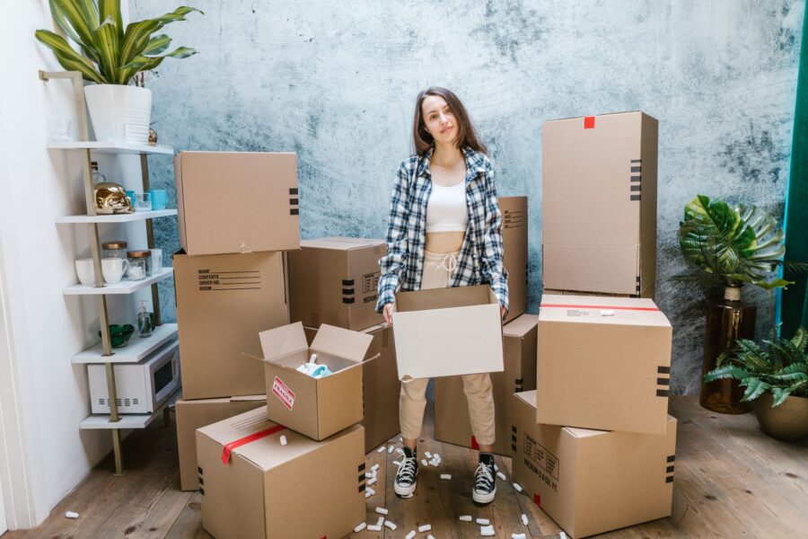 Home organizer decluttering