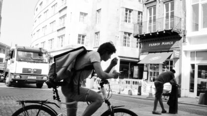 How to make reliable money with weekend delivery work without burning out