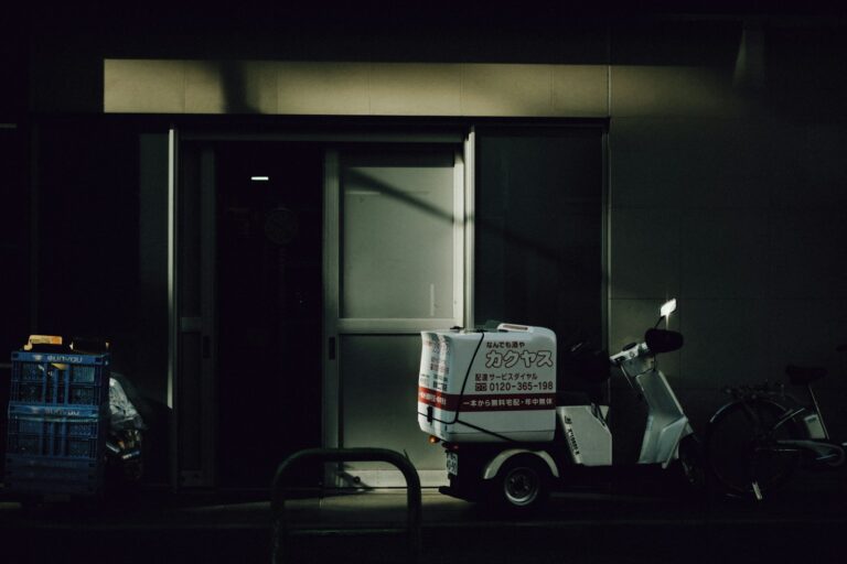 Delivery driver car