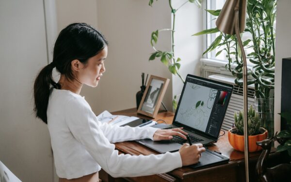 How to turn basic graphic design skills into reliable income opportunities