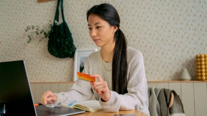 How to use a credit card for the first time without falling into debt