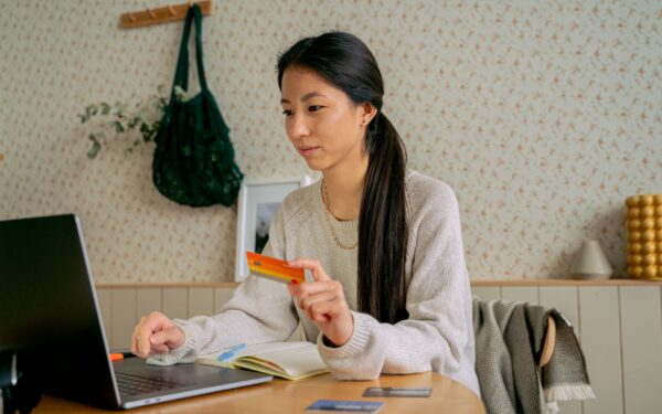 How to use a credit card for the first time without falling into debt