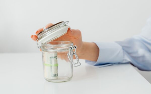 How to use a simple “pay yourself first” plan to save more on any income