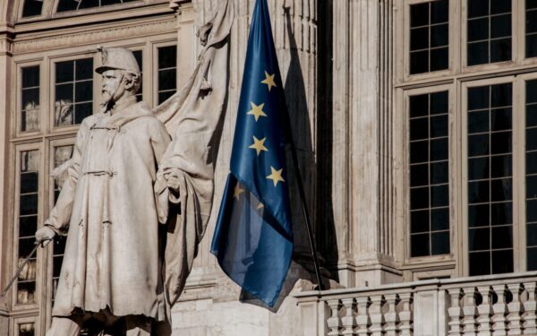 EU extends Russian oil price cap for one week as sanctions talks continue