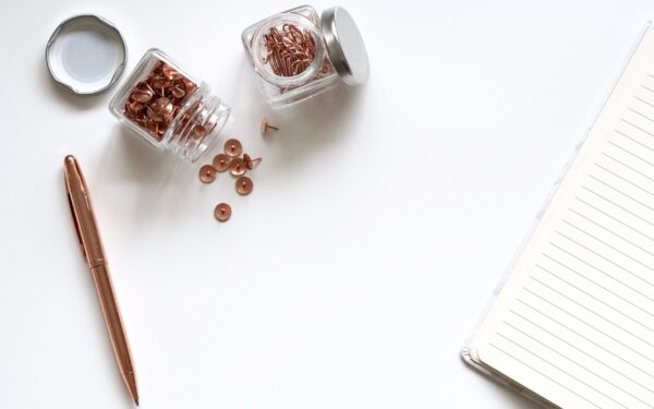 Simple short-term savings strategies that actually fit everyday life