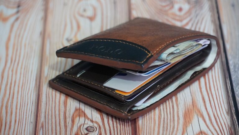 Close wallet cash